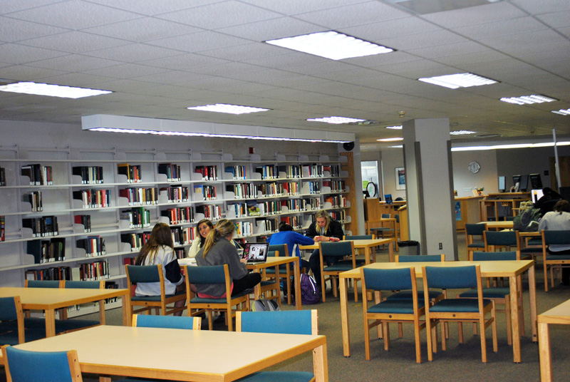 Students at Opelika Campus Library | Southern Union State Community College (SUSCC)